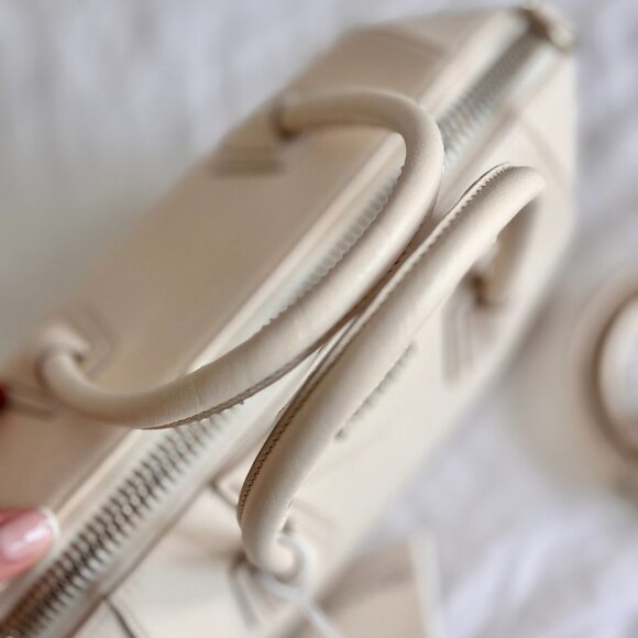 Givenchy Off-White Small Antigona Bag - Picture 5 of 7